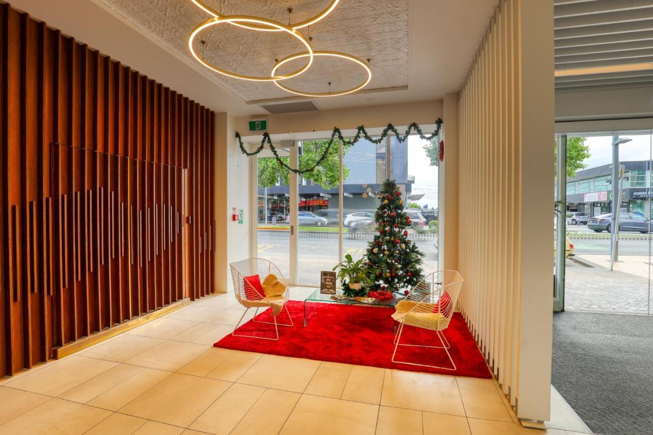 Ramada By Wyndham, Hamilton City Center Exteriör bild