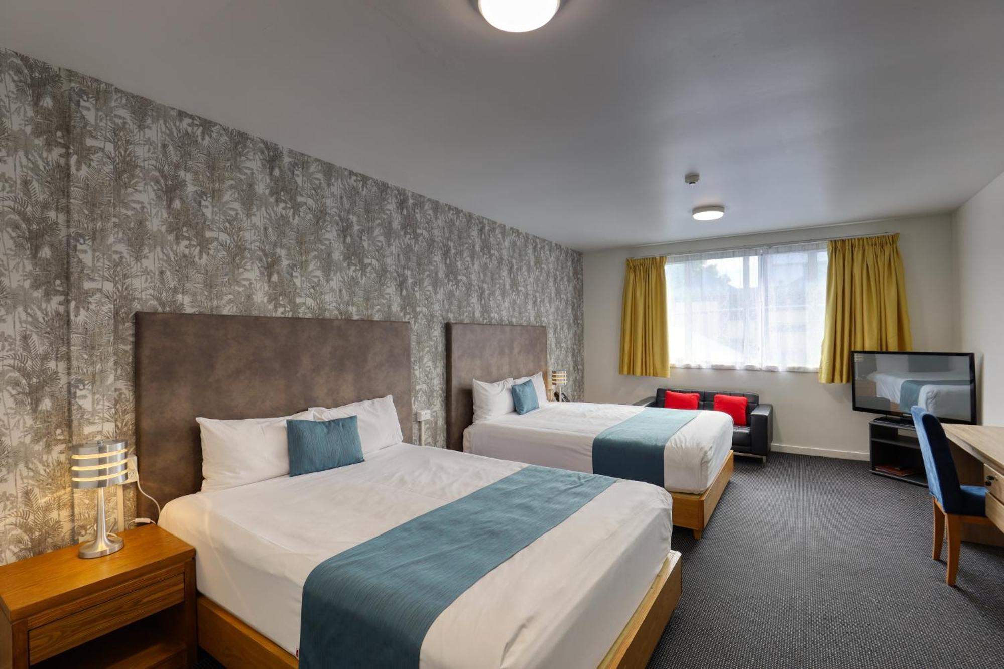 Ramada By Wyndham, Hamilton City Center Exteriör bild