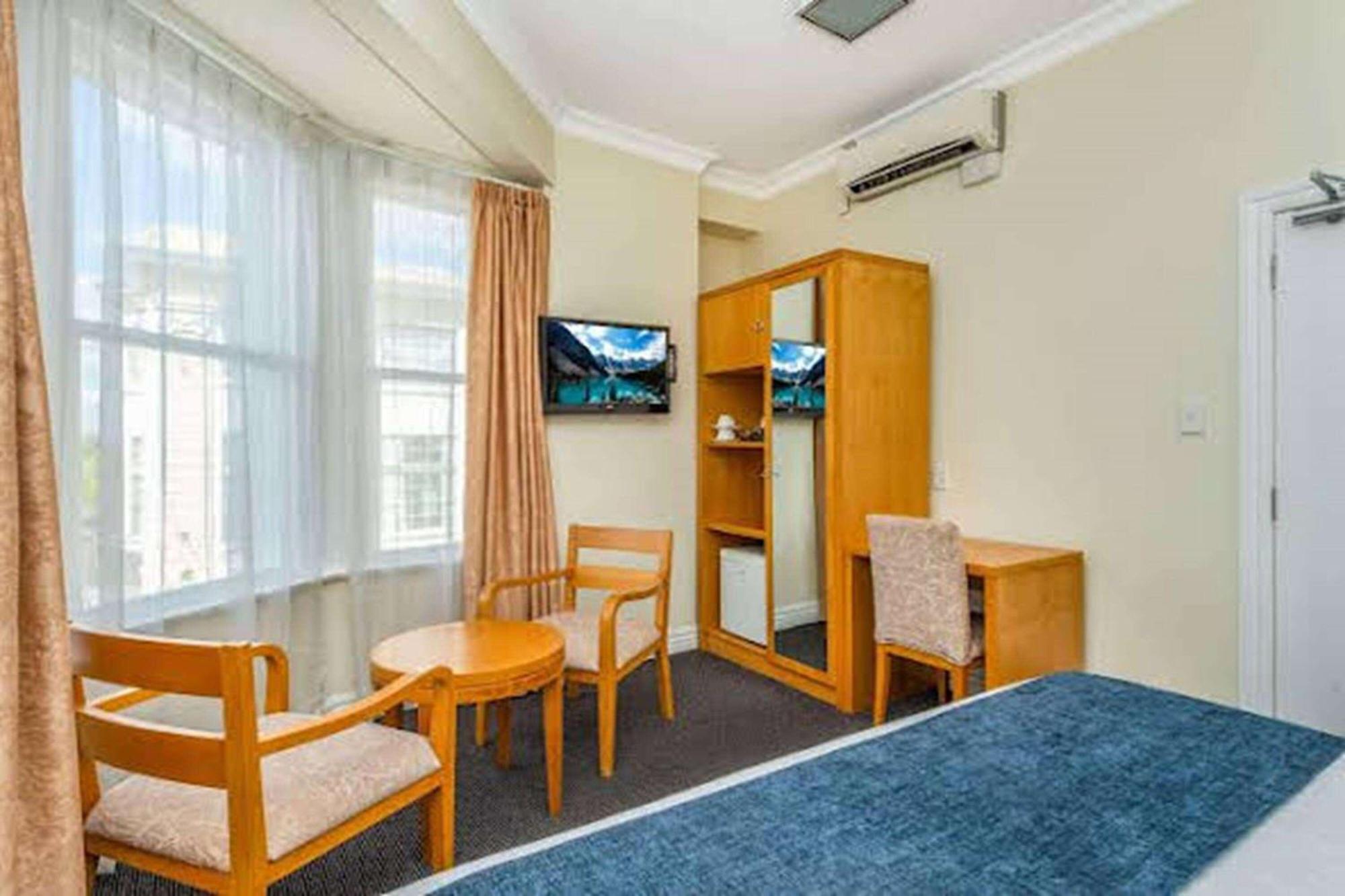 Ramada By Wyndham, Hamilton City Center Exteriör bild